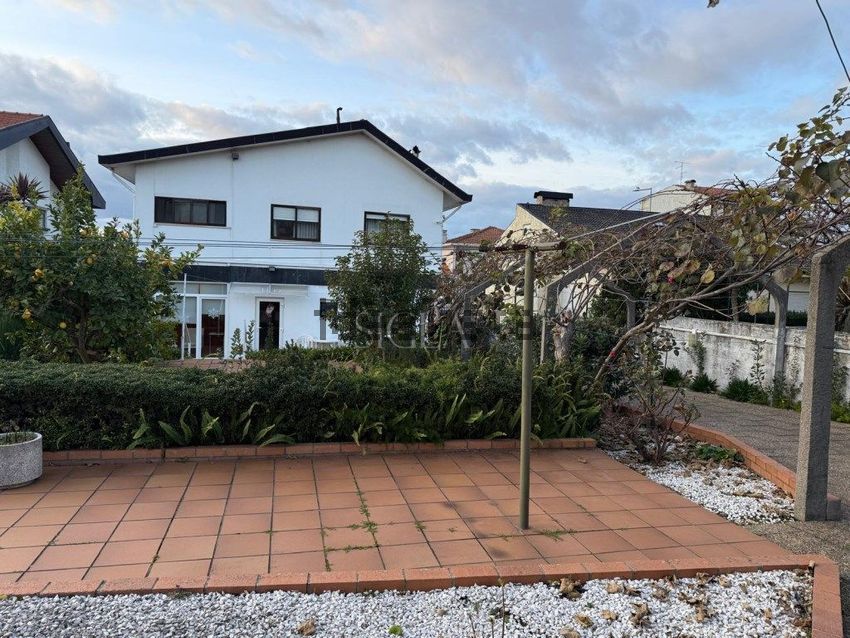 Moradia T4 em Santa Marinha, €449.000
