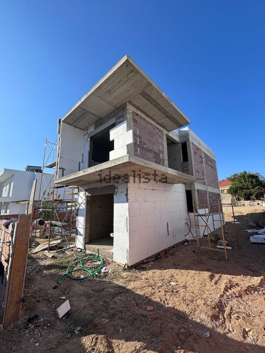 Moradia T3 em Charneca de Caparica e Sobreda, €450.000