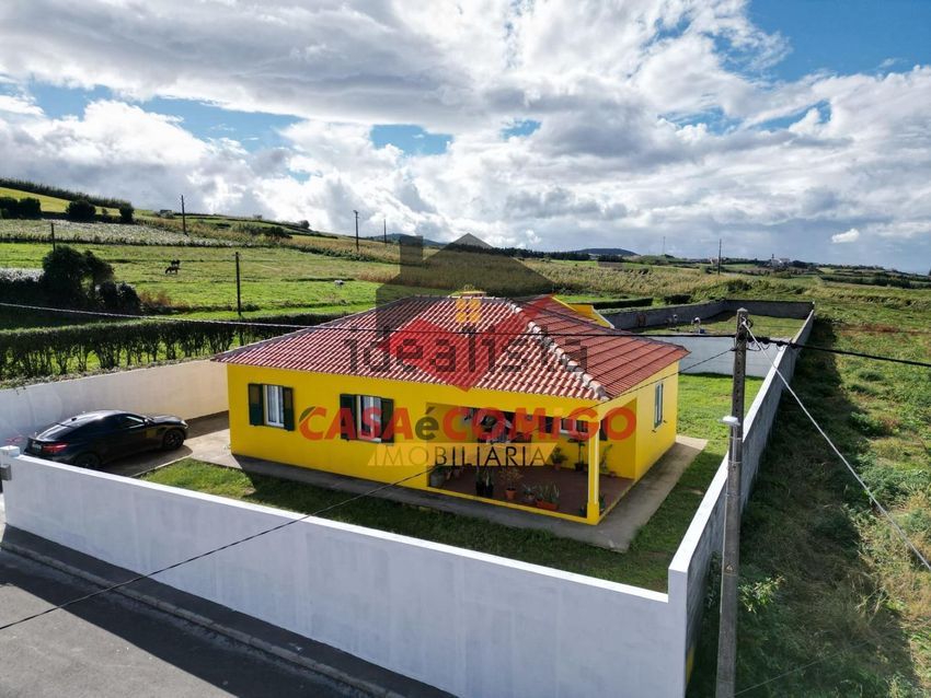 Moradia T5 em Achadinha, €498.000