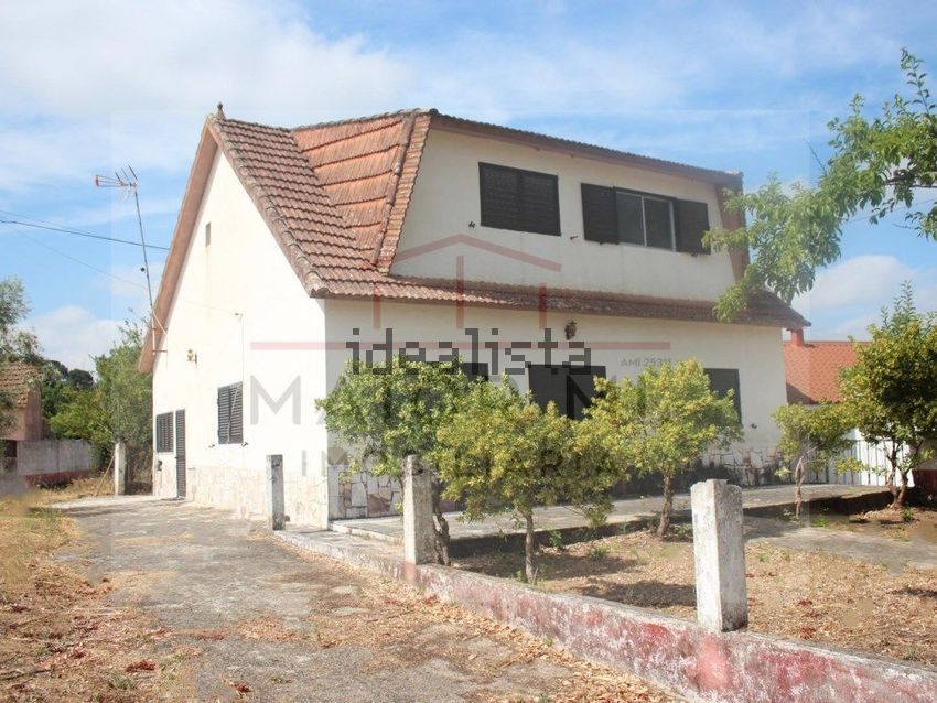 Moradia T4 em Outeiro da Cortiçada e Arruda dos Pisões, €244.000