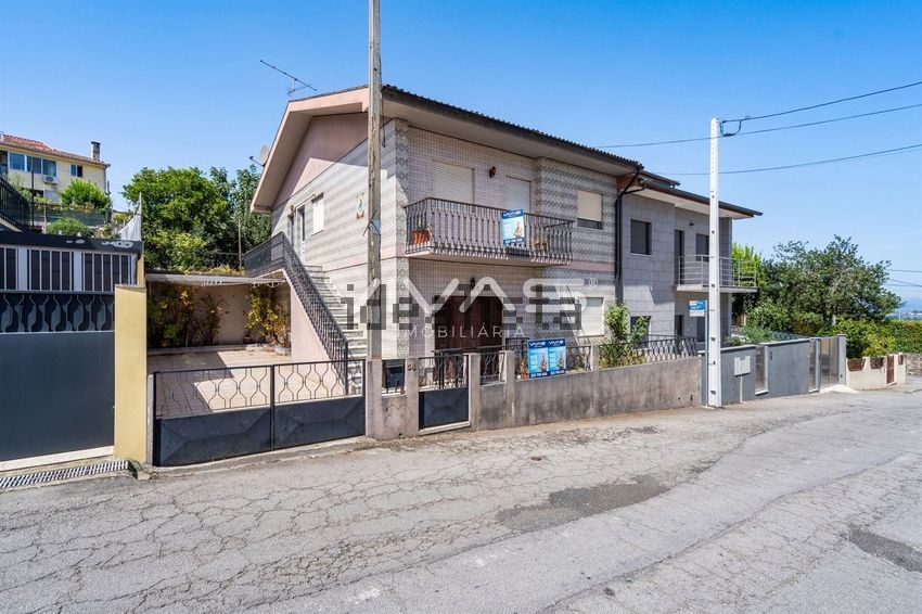 Moradia T5 em Ferreiros e Gondizalves, €350.000