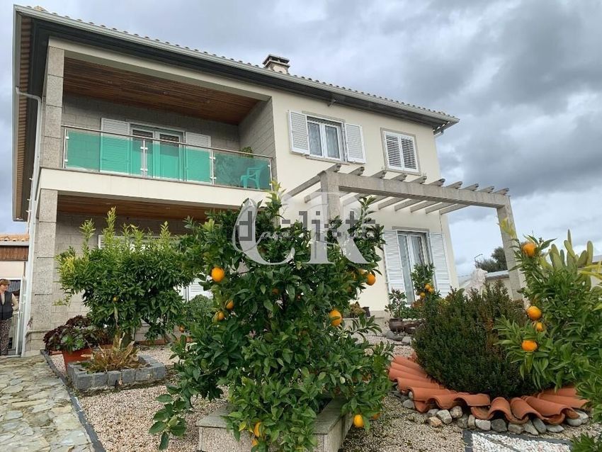 Moradia T4 em Bobadela, €365.000