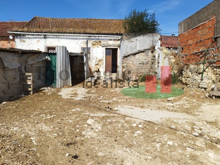 Moradia T2 em Azambujeira e Malaqueijo, €170.000