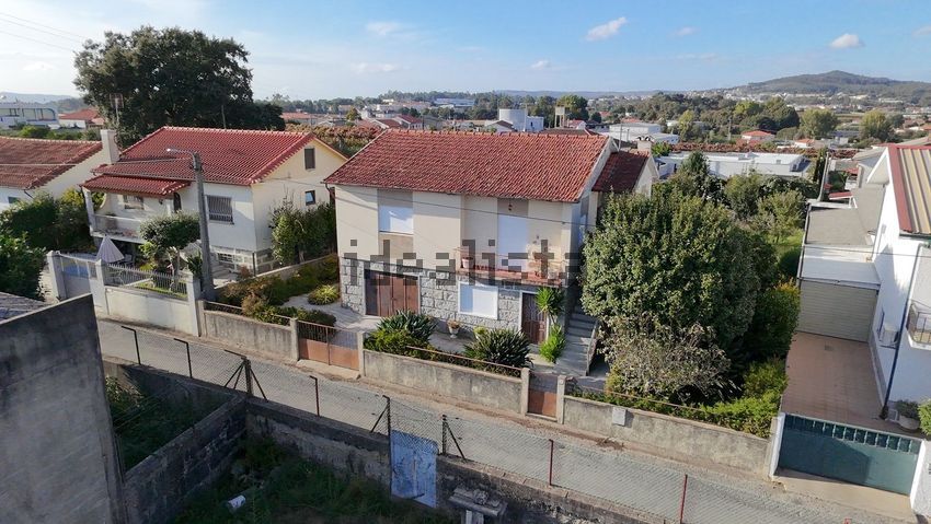Moradia T4 em Bairro, €260.000