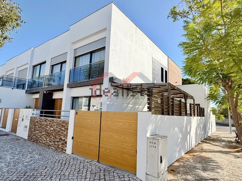 Moradia T4 à venda em Quelfes, Olhão — foto 2