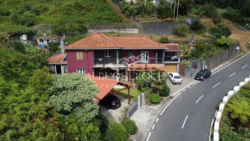 Moradia T3 em Santo António da Serra, €600.000