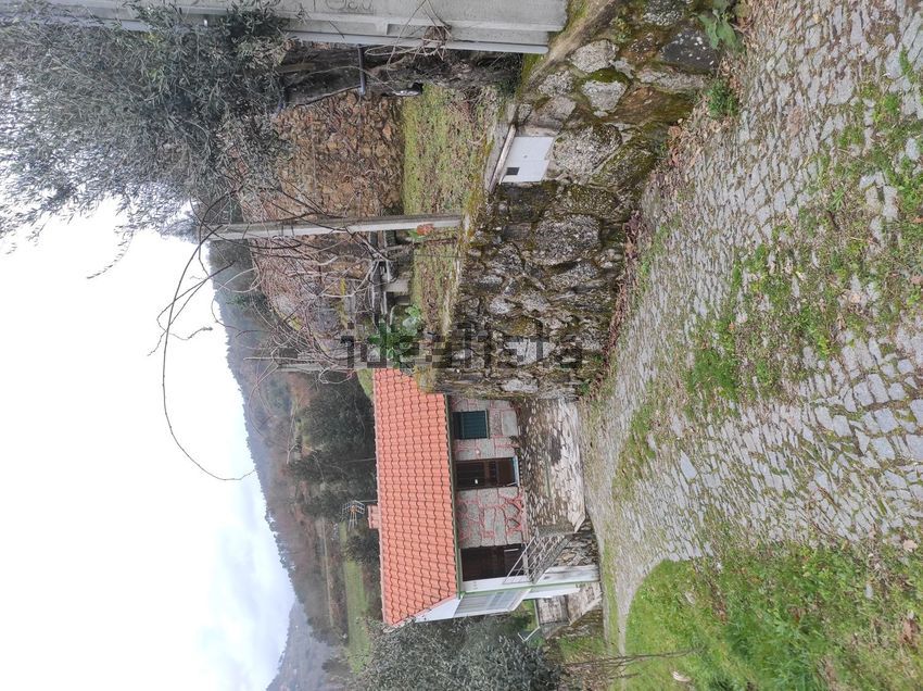 Moradia T2 em Britelo, Gémeos e Ourilhe, €80.000
