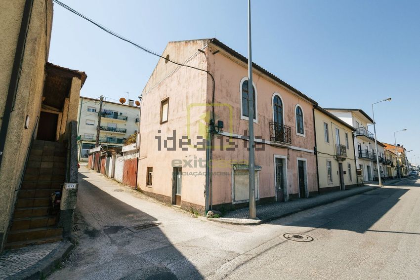 Moradia T4 em Granja do Ulmeiro, €134.000