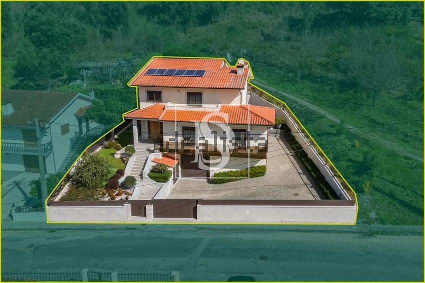 Moradia T4 em Pombeiro de Ribavizela, €425.000