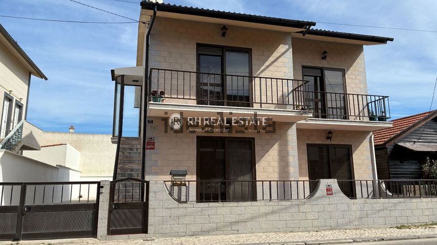 Moradia T4 em São Pedro, €350.000