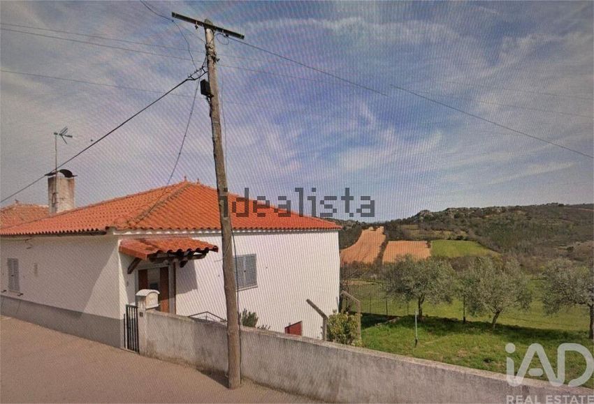Moradia T3 em Penas Roias, €65.000