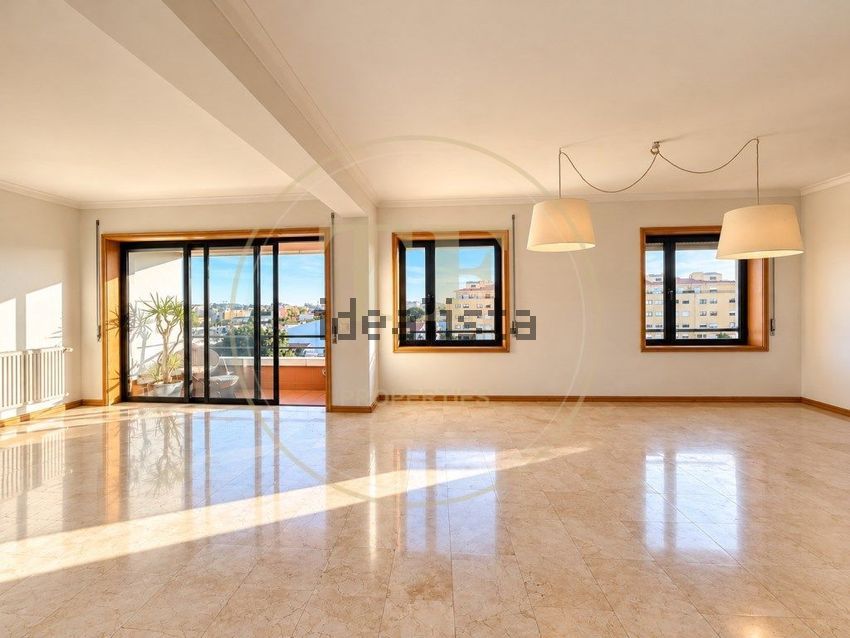Apartamento T4 em Santa Marinha, €498.000