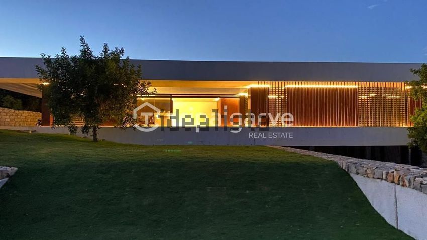 Moradia T4 em Santa Bárbara de Nexe, €1.700.000