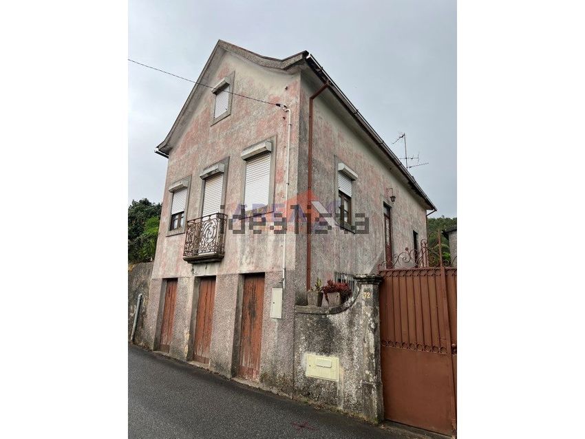 Moradia T5 em Oliveira de Azeméis, Santiago de Riba-Ul, Ul, Macinhata da Seixa e Madail, €290.000