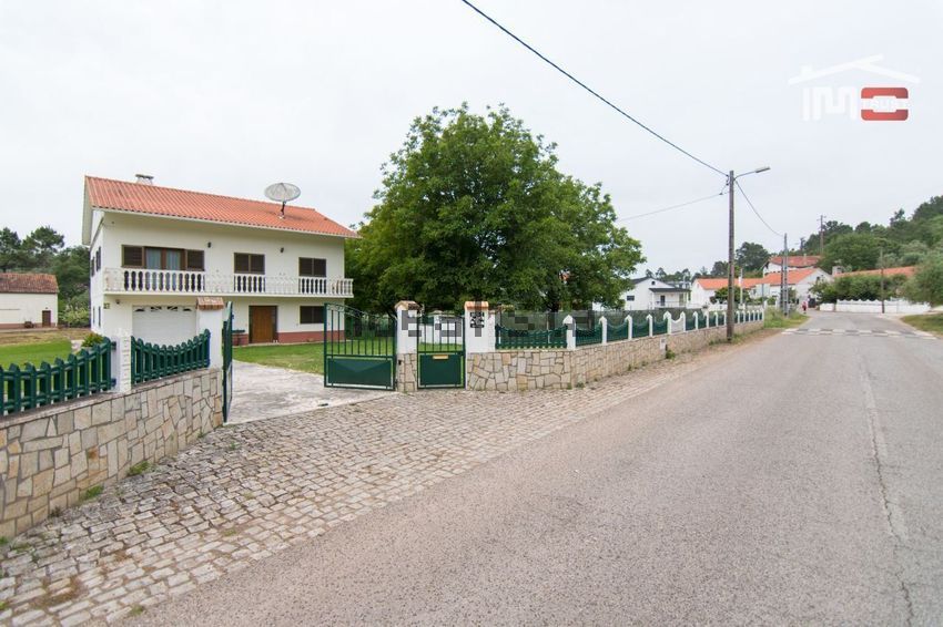Moradia T4 em São Mamede, €298.000