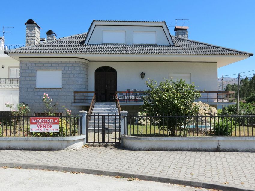 Moradia T5 em Santa Comba, €220.000