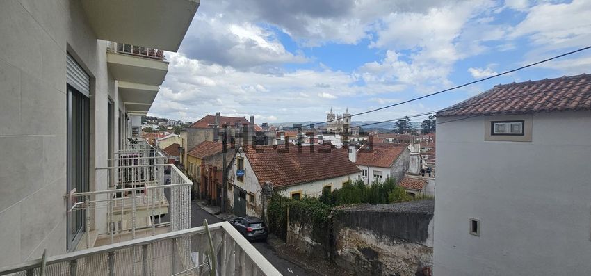 Apartamento T4 à venda em Alcobaça e Vestiaria, €350.000