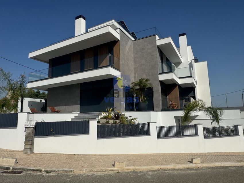 Moradia T4 à venda em Santa Iria de Azoia, São João da Talha e Bobadela, Loures — foto 3