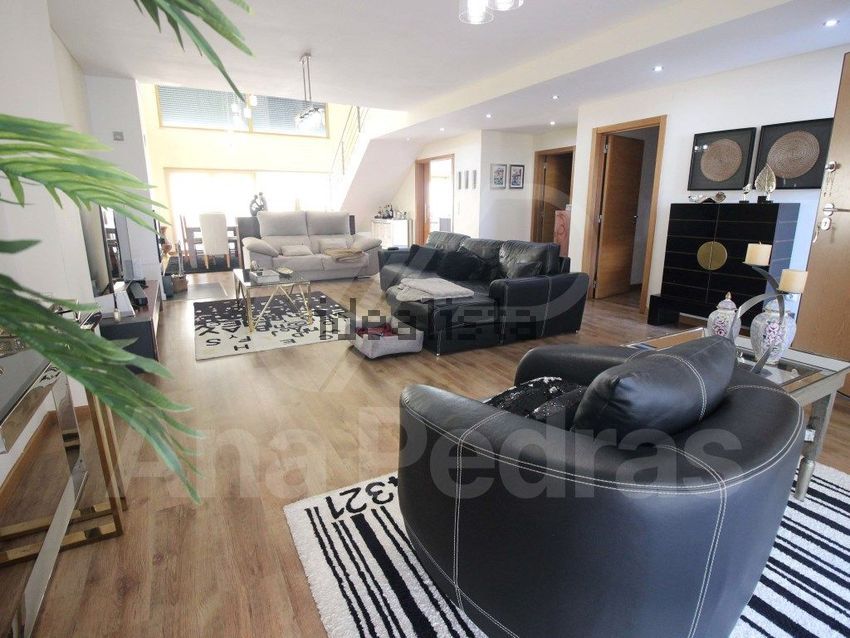 Moradia T4 à venda em Santo António da Charneca, Barreiro — foto 2