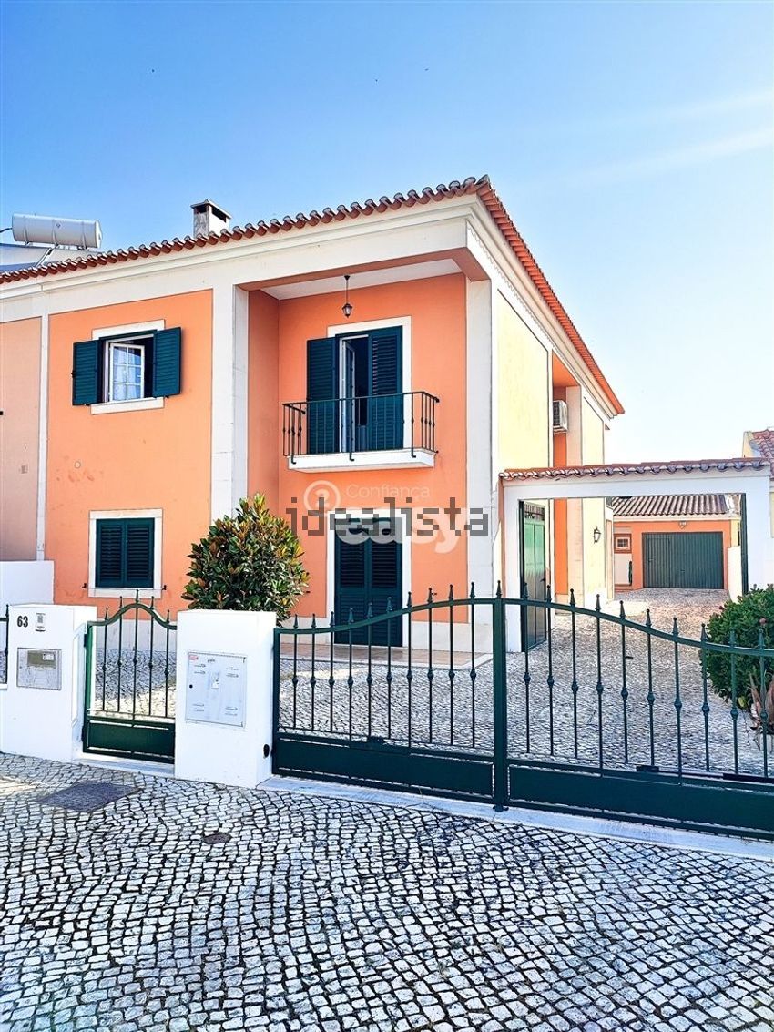 Moradia T5 em Almeirim, €450.000