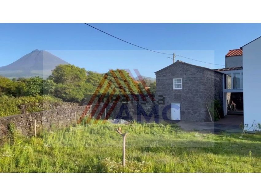 Moradia T3 em Bandeiras, €735.000