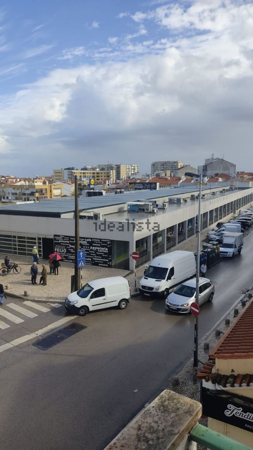 Apartamento T4 em Laranjeiro e Feijó, €350.000