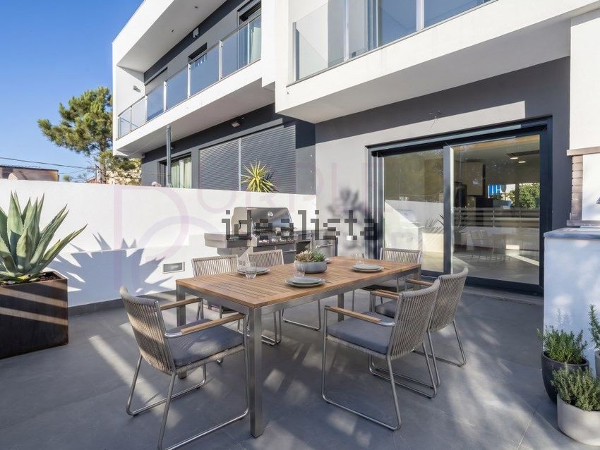Moradia T3 em Laranjeiro e Feijó, €690.000