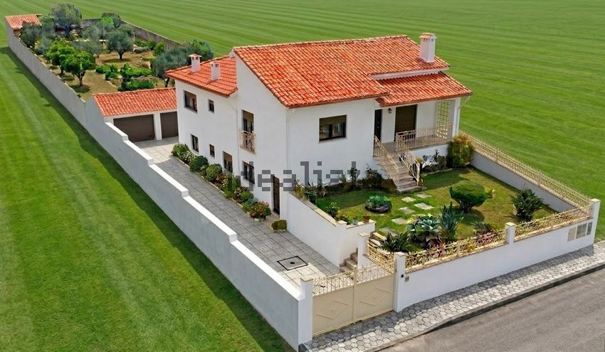 Moradia T4 em Oliveirinha, €345.000