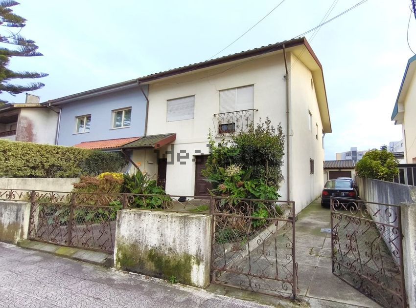 Moradia T6+ à venda em Leça da Palmeira, €815.000