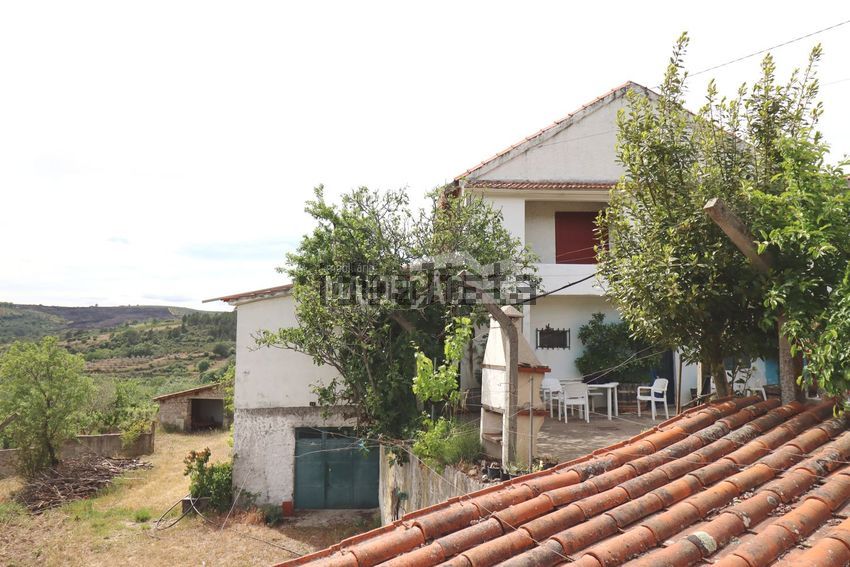 Moradia T6+ em Aveleda e Rio de Onor, €249.000