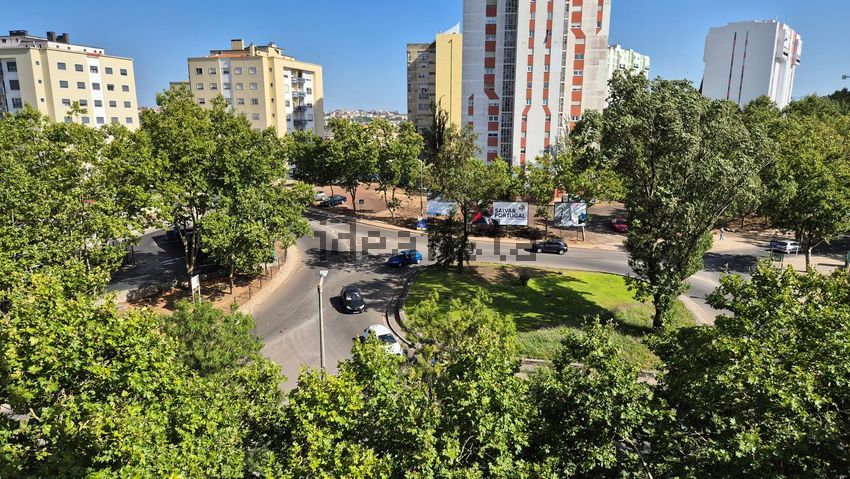 Apartamento T4 em Santo António dos Cavaleiros e Frielas, €299.000