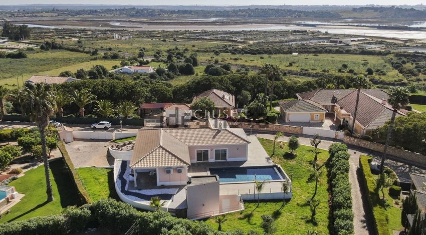Moradia T3 em Mexilhoeira Grande, €1.250.000