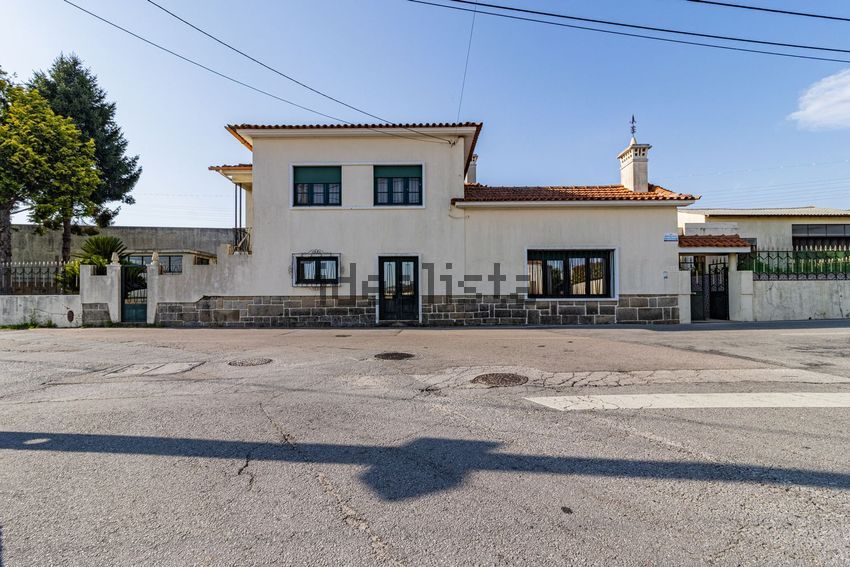 Moradia T4 à venda em Nogueira da Regedoura, €350.000