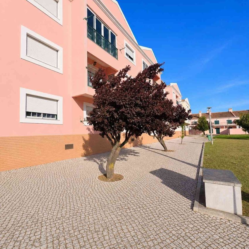 Apartamento T3 em Santo António da Charneca, €335.000