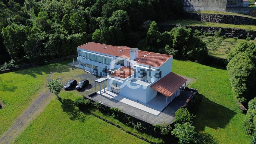 Moradia T6+ em Terra Chã, €569.000