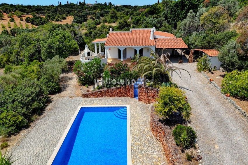Moradia T2 em Santa Bárbara de Nexe, €665.000