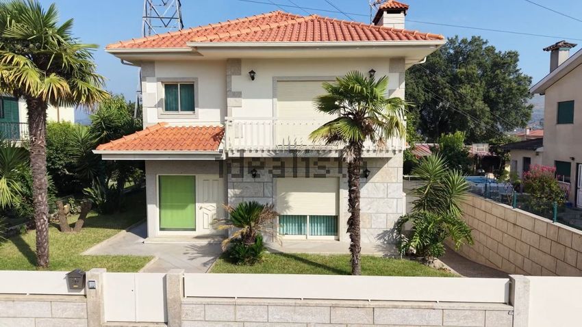 Moradia T3 em Campos e Louredo, €398.000
