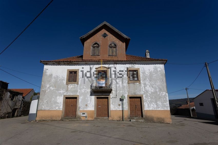 Moradia T6+ em Castro Vicente, €60.000