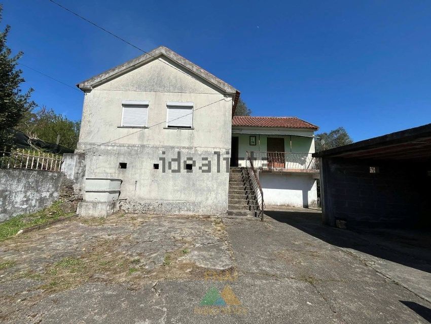 Moradia T3 em Rebordões (Santa Maria), €189.000
