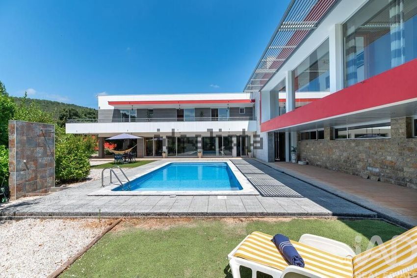 Moradia T5 em Pousaflores, €999.000