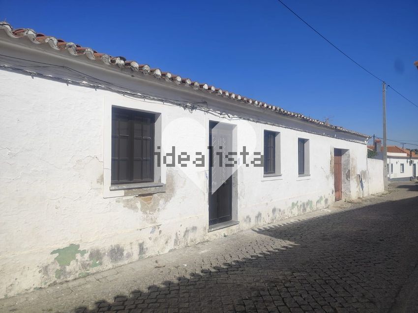 Moradia T6+ em Pias, €92.500