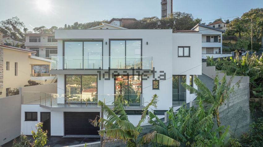 Moradia T4 em Imaculado Coração de Maria, €1.100.000