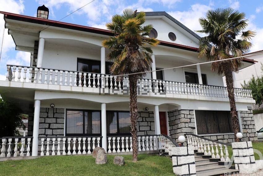 Moradia T6+ em Adoufe e Vilarinho de Samardã, €660.000