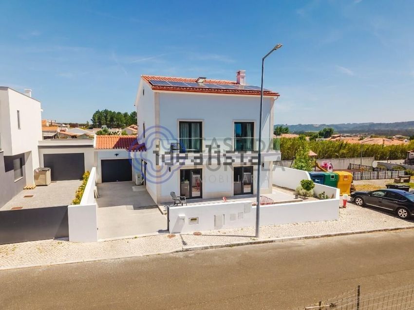 Moradia T3 em Tornada e Salir do Porto, €414.999