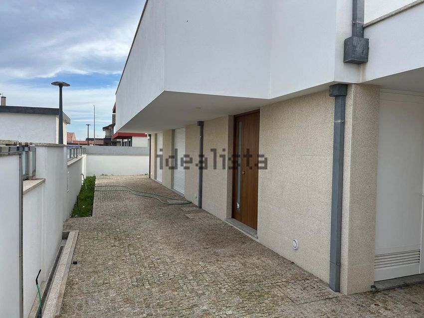 Moradia T4 à venda em Torreira, €450.000