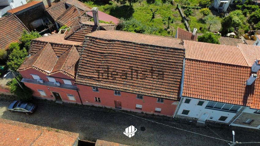 Moradia T5 em Cebolais de Cima e Retaxo, €52.000