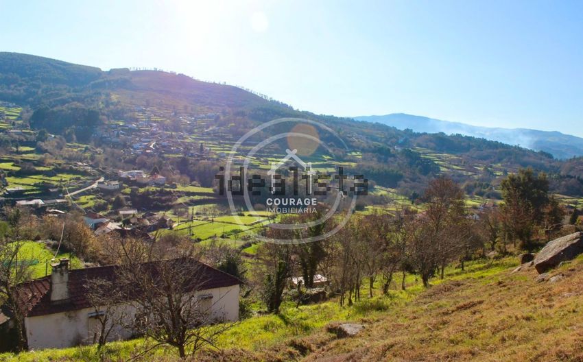 Moradia T3 em Insalde e Porreiras, €90.000