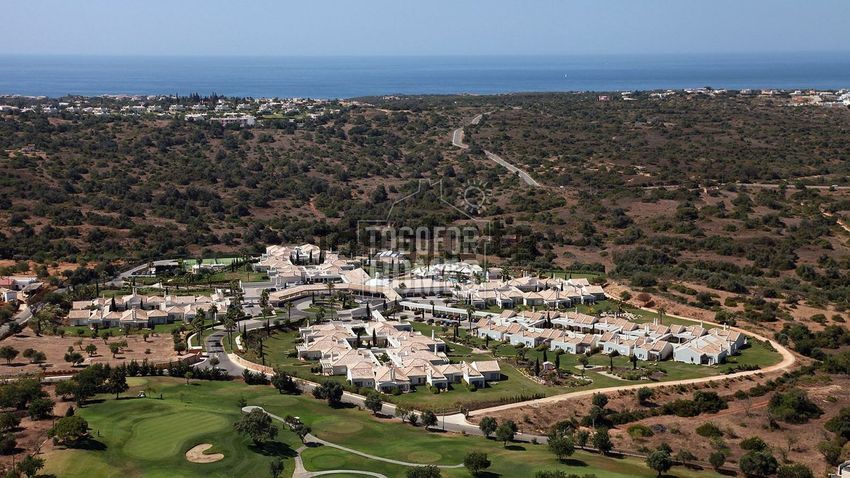 Apartamento T2 em Estômbar e Parchal, €399.000