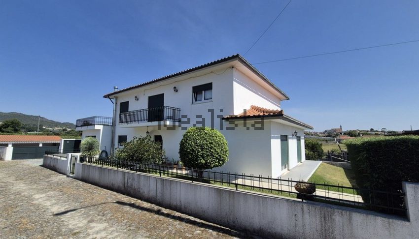Moradia T5 em Santa Marta de Portuzelo, €400.000