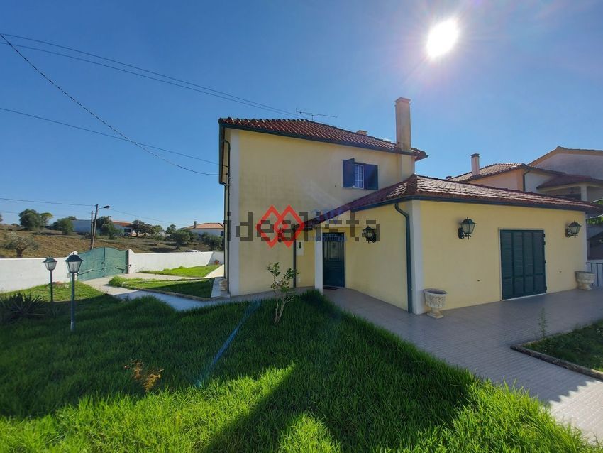Moradia T4 em Torres Novas (São Pedro), Lapas e Ribeira Branca, €385.000